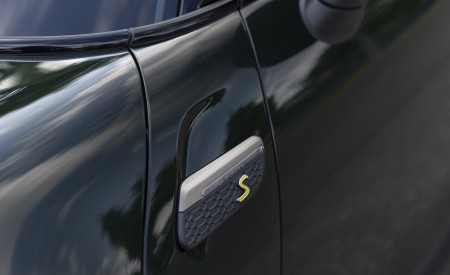 2022 Mini Cooper SE Resolute Edition Badge Wallpapers 450x275 (83)