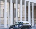 2022 Mini Cooper SE Resolute Edition Front Three-Quarter Wallpapers 150x120 (18)