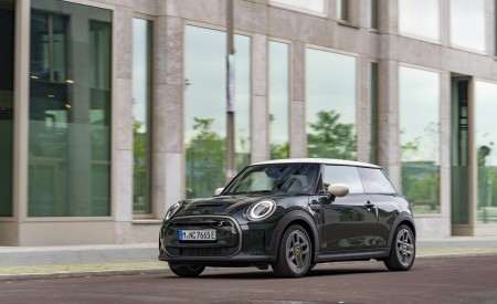 2022 Mini Cooper SE Resolute Edition Front Three-Quarter Wallpapers  450x275 (49)