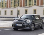 2022 Mini Cooper SE Resolute Edition Front Three-Quarter Wallpapers 150x120 (2)