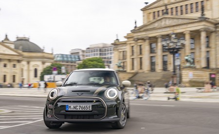 2022 Mini Cooper SE Resolute Edition Front Wallpapers 450x275 (12)