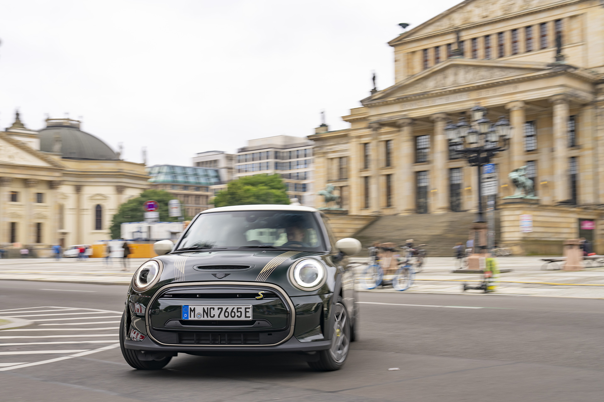 2022 Mini Cooper SE Resolute Edition Front Wallpapers (12)