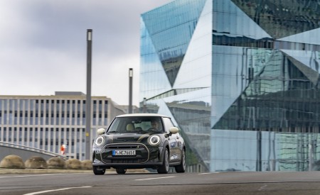 2022 Mini Cooper SE Resolute Edition Front Wallpapers 450x275 (37)