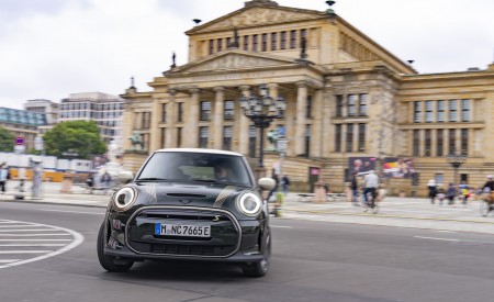 2022 Mini Cooper SE Resolute Edition Front Wallpapers  450x275 (13)