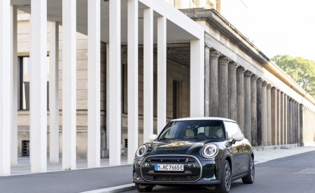 2022 Mini Cooper SE Resolute Edition Front Wallpapers 450x275 (19)