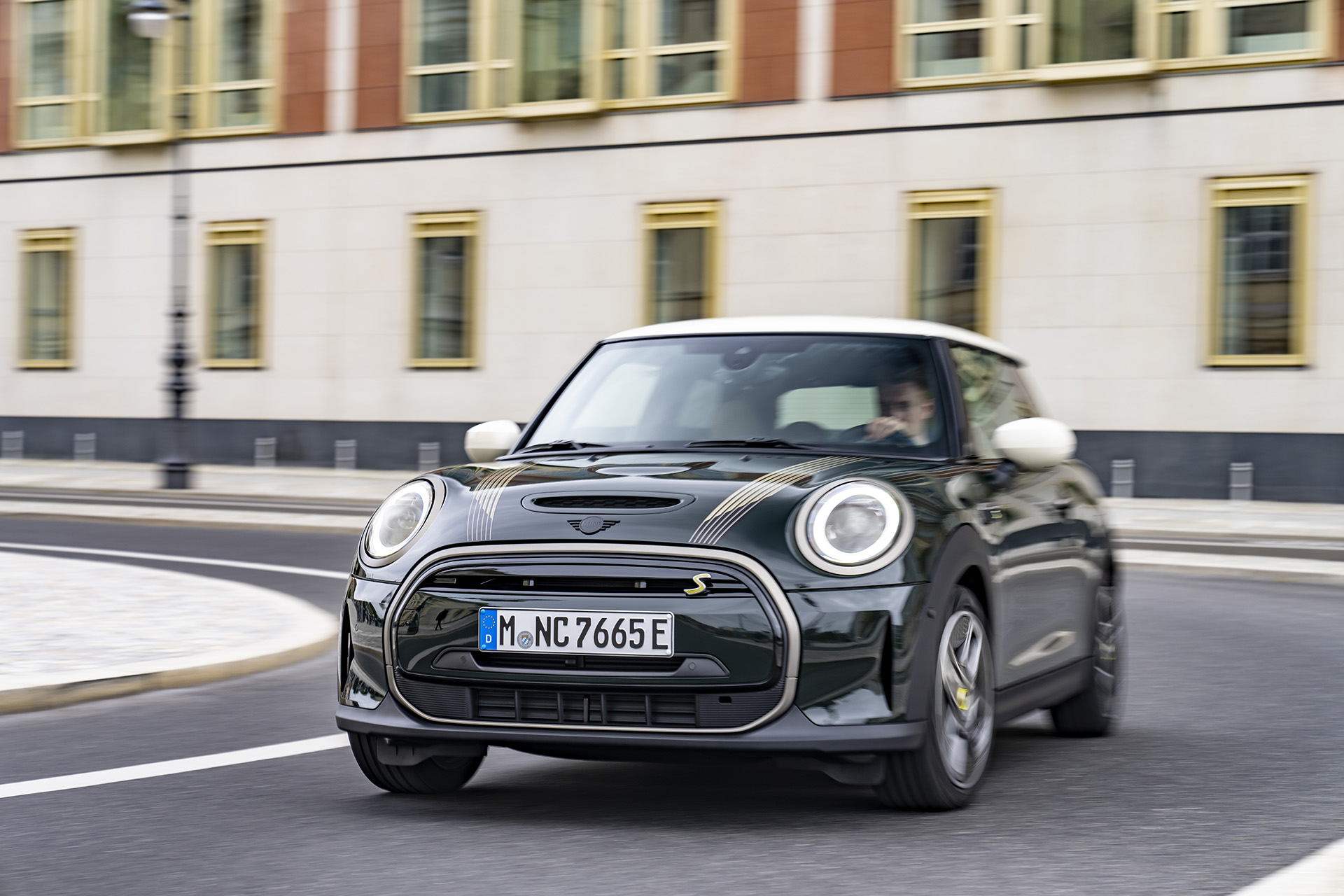 2022 Mini Cooper SE Resolute Edition Front Wallpapers (1)