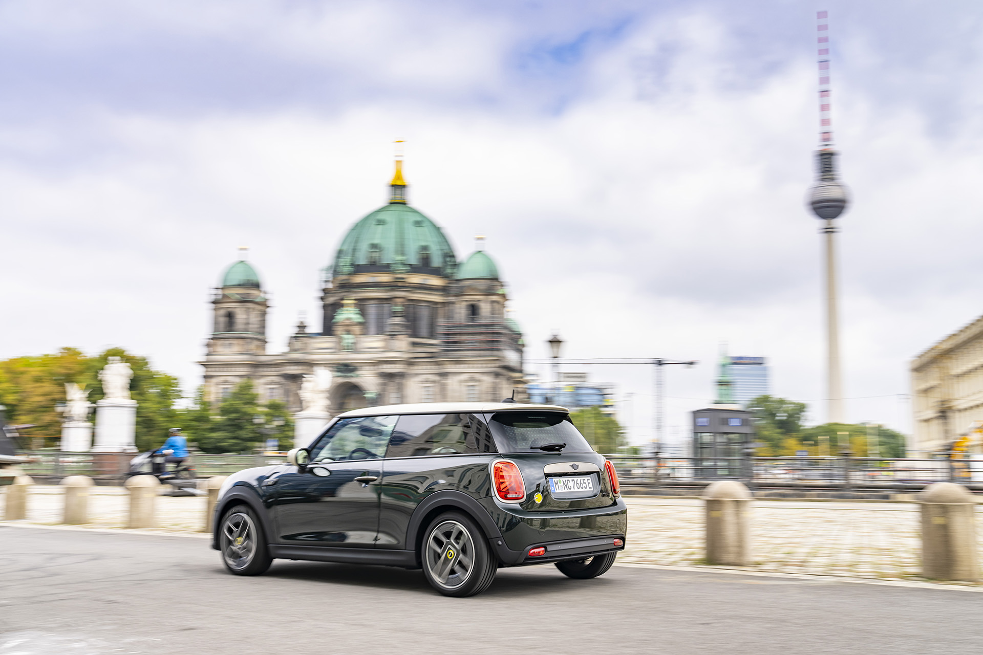 2022 Mini Cooper SE Resolute Edition Rear Three-Quarter Wallpapers (5)