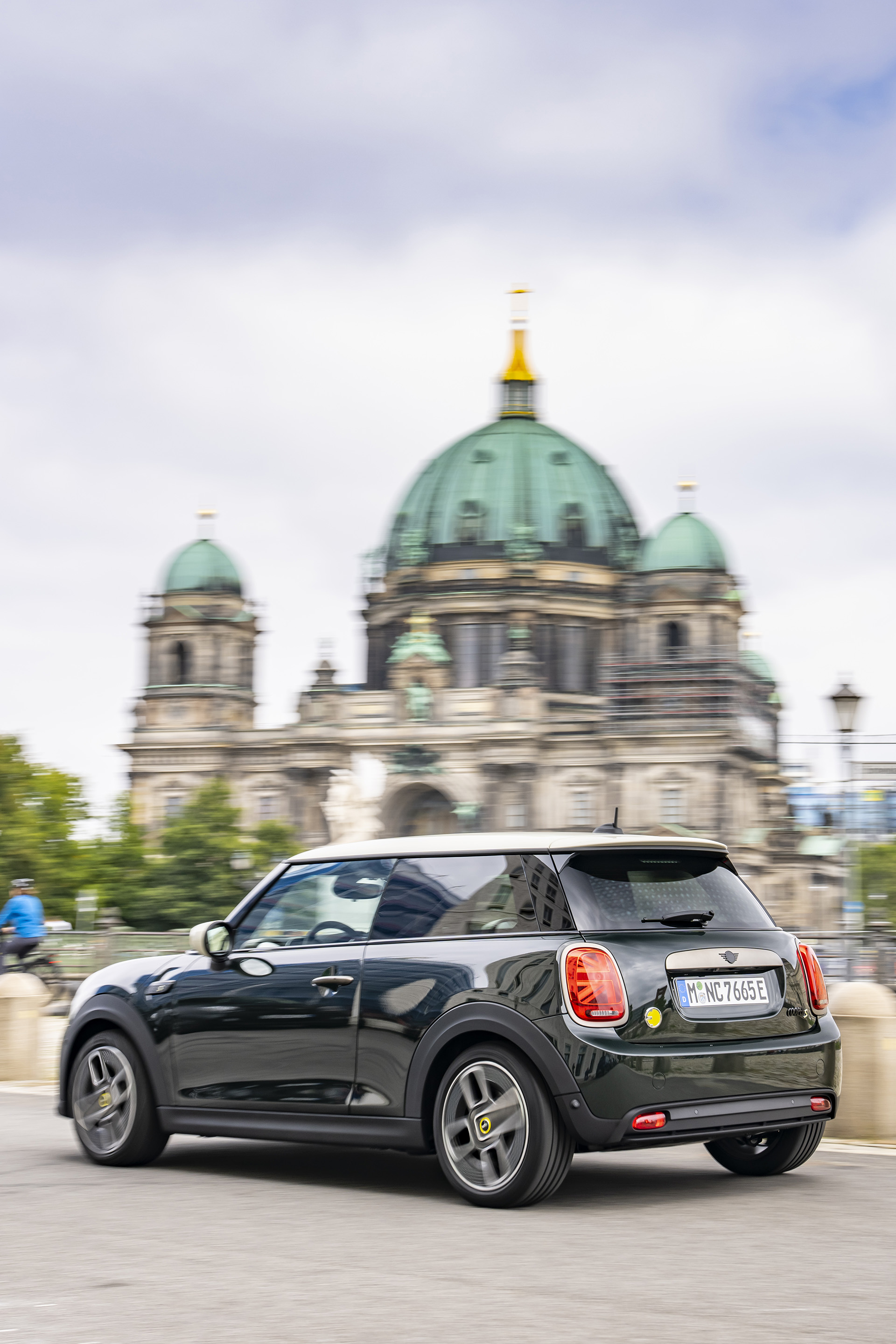 2022 Mini Cooper SE Resolute Edition Rear Three-Quarter Wallpapers (6)