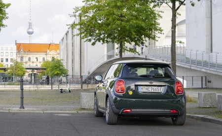 2022 Mini Cooper SE Resolute Edition Rear Wallpapers 450x275 (69)