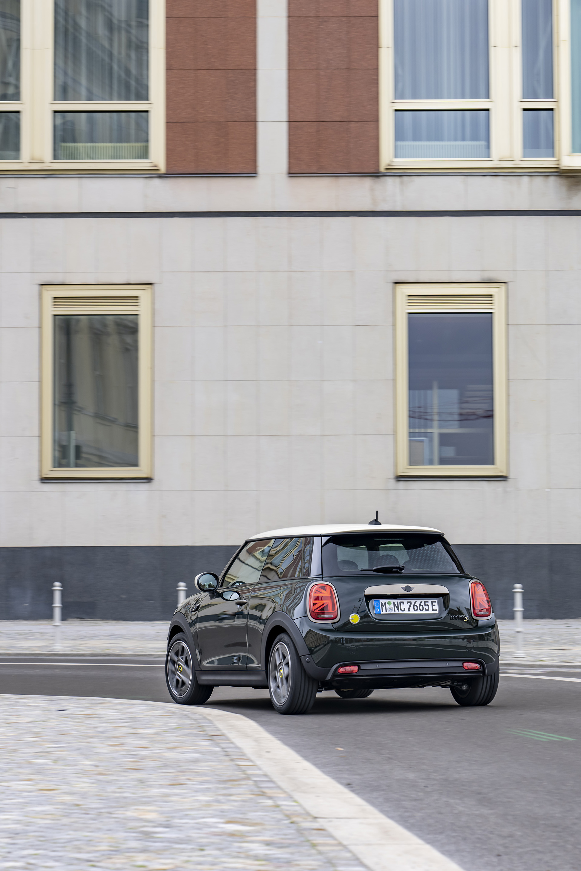 2022 Mini Cooper SE Resolute Edition Rear Wallpapers (8)