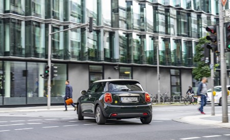 2022 Mini Cooper SE Resolute Edition Rear Wallpapers 450x275 (61)