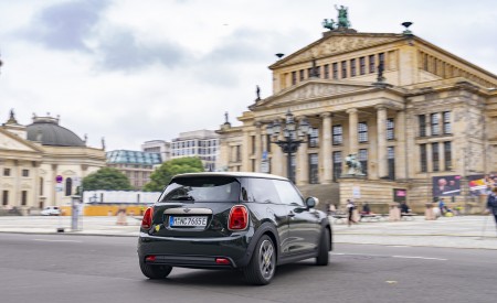 2022 Mini Cooper SE Resolute Edition Rear Wallpapers 450x275 (14)