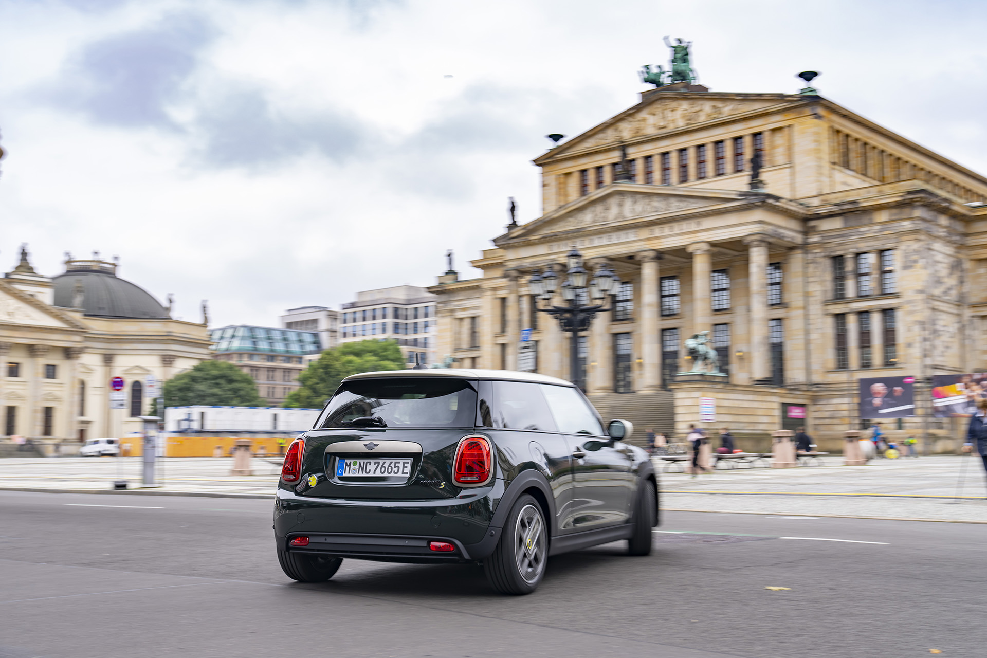 2022 Mini Cooper SE Resolute Edition Rear Wallpapers (14)