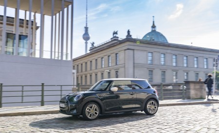 2022 Mini Cooper SE Resolute Edition Side Wallpapers 450x275 (42)