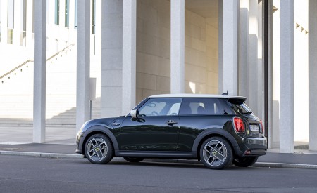 2022 Mini Cooper SE Resolute Edition Side Wallpapers 450x275 (28)