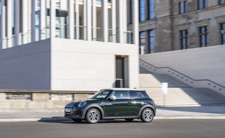 2022 Mini Cooper SE Resolute Edition Side Wallpapers 450x275 (22)