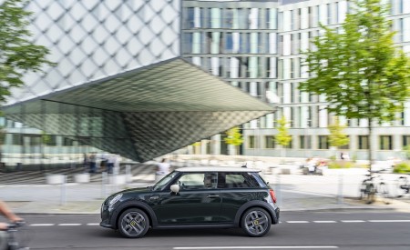 2022 Mini Cooper SE Resolute Edition Side Wallpapers 450x275 (75)