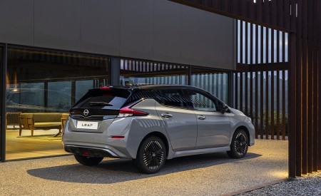 2022 Nissan Leaf (Euro-Spec) Rear Three-Quarter Wallpapers 450x275 (33)