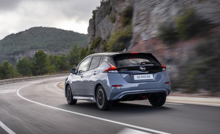 2022 Nissan Leaf (Euro-Spec) Rear Three-Quarter Wallpapers 450x275 (14)