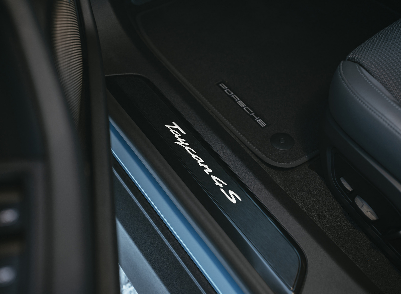 2022 Porsche Taycan 4S Sport Turismo (Color: Frozen Blue Metallic) Door Sill Wallpapers (15)