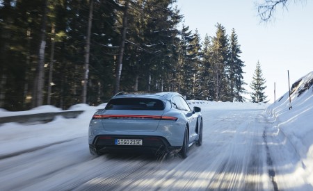 2022 Porsche Taycan 4S Sport Turismo (Color: Frozen Blue Metallic) Rear Wallpapers 450x275 (7)