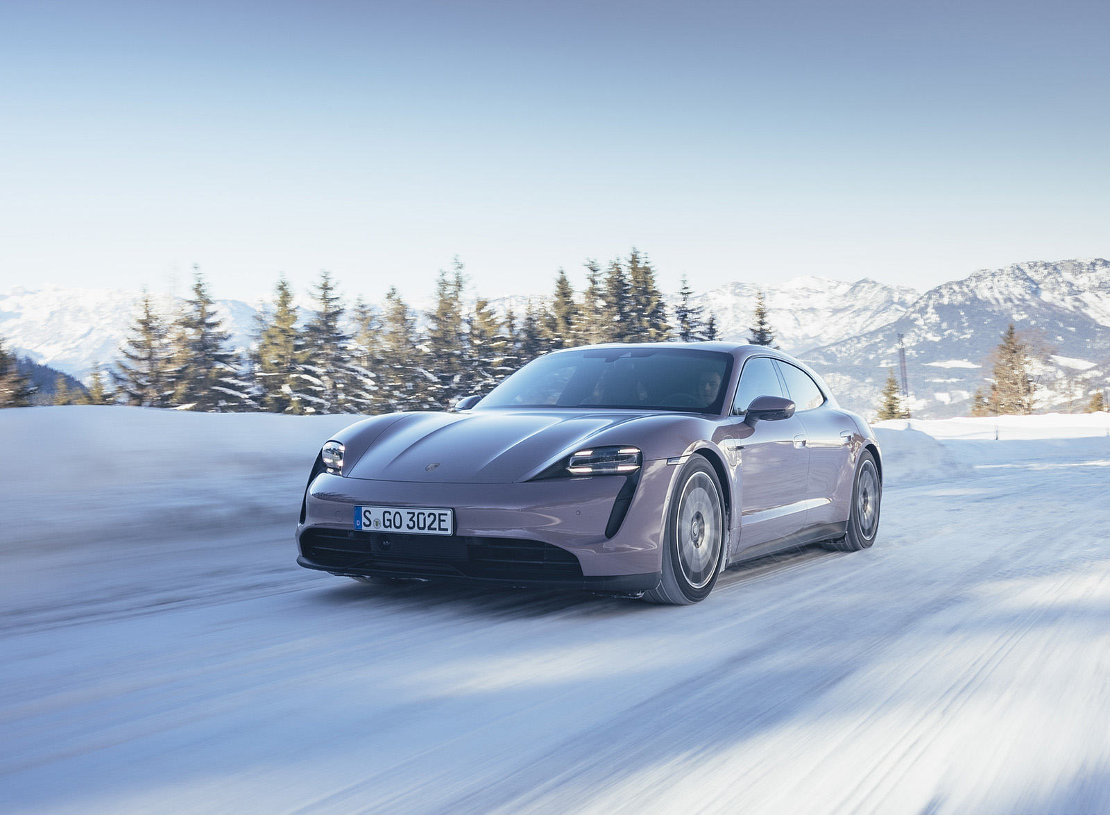 2022 Porsche Taycan Sport Turismo (Color: Frozen Berry Metallic) Front Three-Quarter Wallpapers (1)