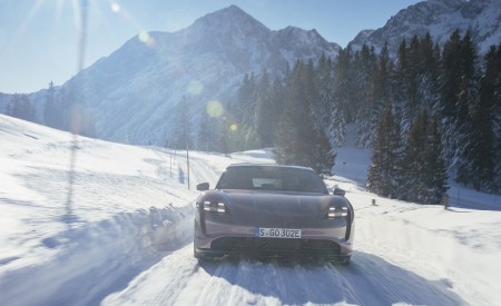 2022 Porsche Taycan Sport Turismo (Color: Frozen Berry Metallic) Front Wallpapers 450x275 (10)