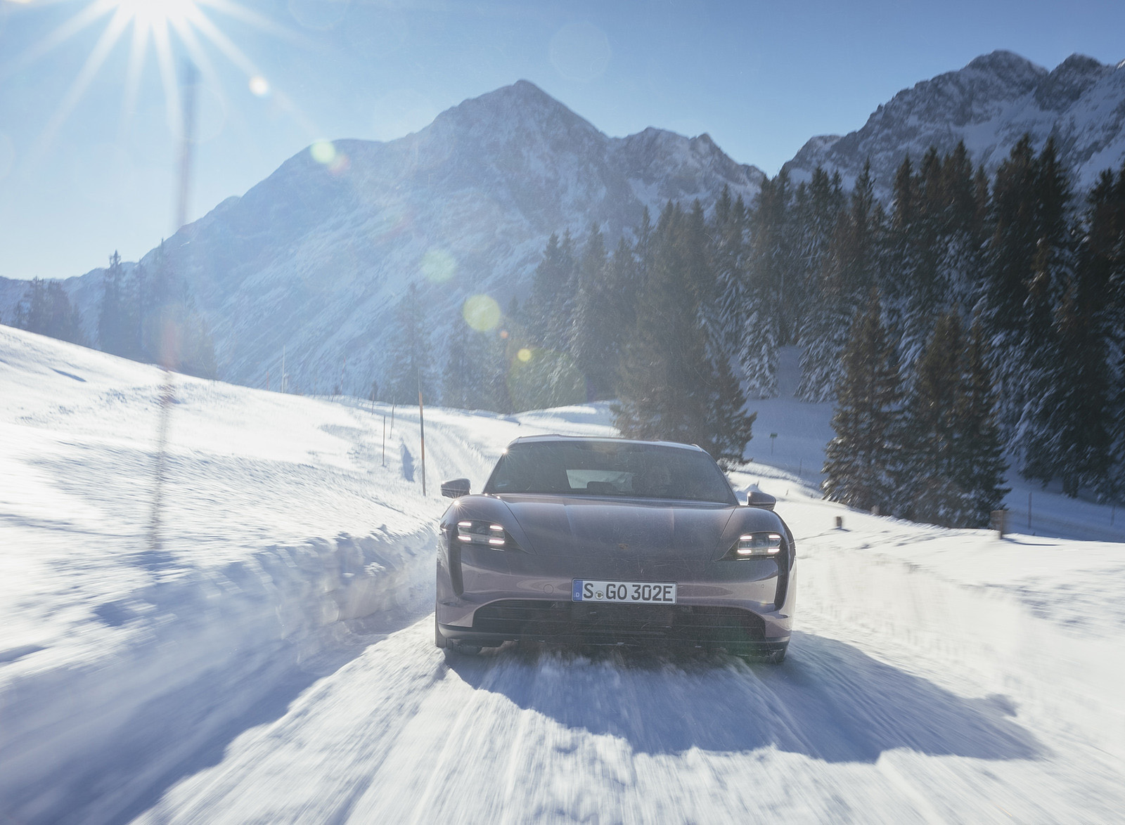 2022 Porsche Taycan Sport Turismo (Color: Frozen Berry Metallic) Front Wallpapers (10)