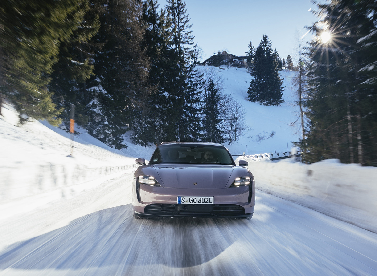 2022 Porsche Taycan Sport Turismo (Color: Frozen Berry Metallic) Front Wallpapers (9)