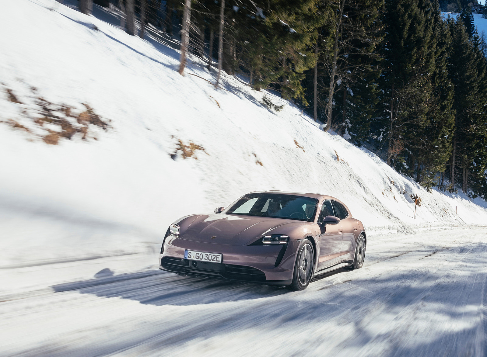 2022 Porsche Taycan Sport Turismo (Color: Frozen Berry Metallic) Front Wallpapers (8)