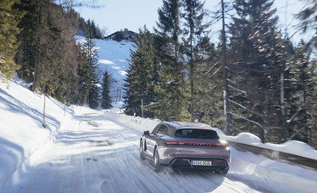 2022 Porsche Taycan Sport Turismo (Color: Frozen Berry Metallic) Rear Wallpapers 450x275 (6)