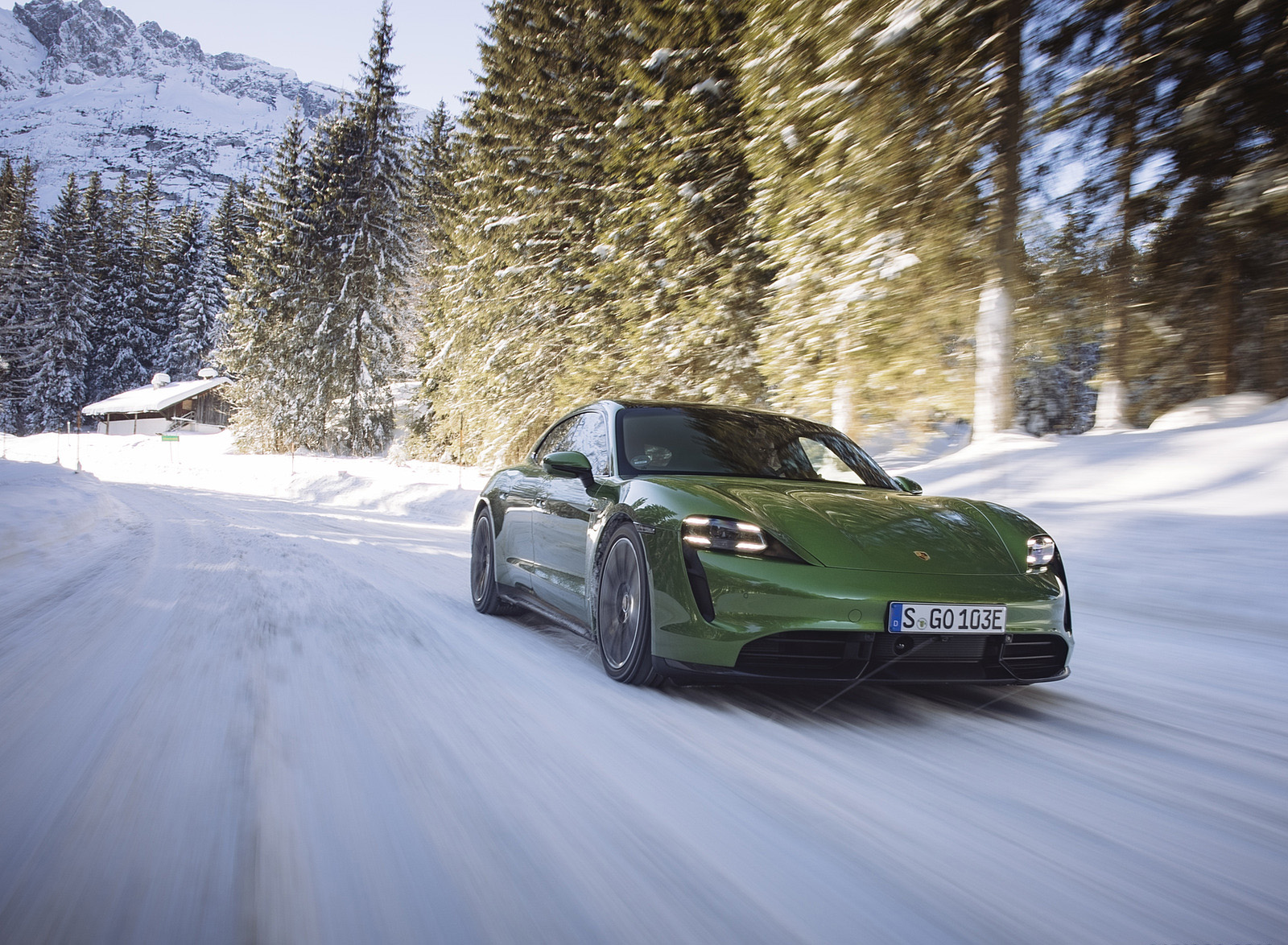 2022 Porsche Taycan Turbo S Sport Turismo (Color: Mamba Green Metallic) Front Three-Quarter Wallpapers #8 of 27
