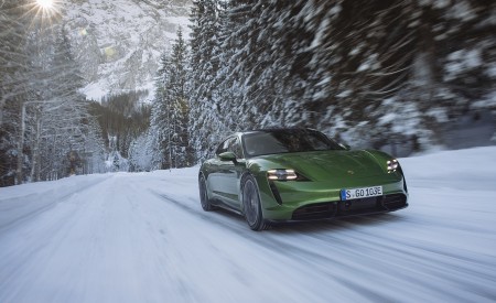 2022 Porsche Taycan Turbo S Sport Turismo (Color: Mamba Green Metallic) Front Wallpapers 450x275 (9)