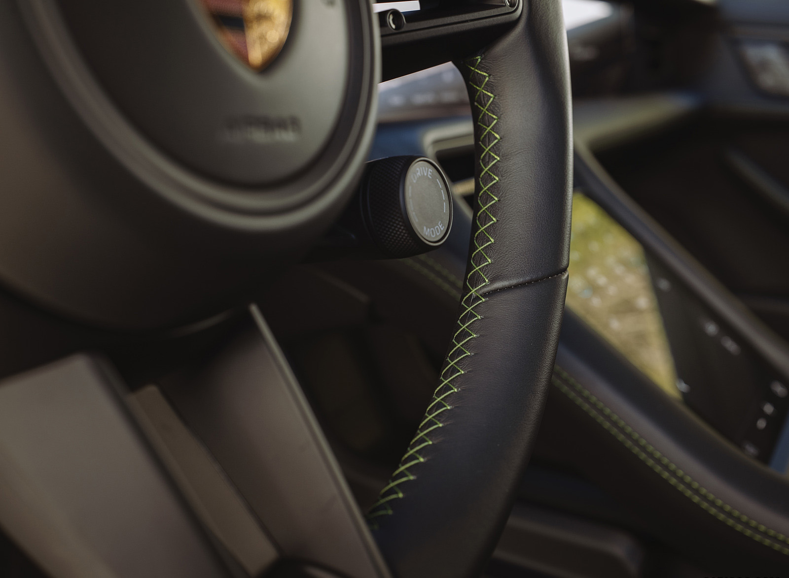2022 Porsche Taycan Turbo S Sport Turismo (Color: Mamba Green Metallic) Interior Detail Wallpapers #27 of 27
