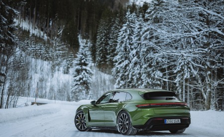 2022 Porsche Taycan Turbo S Sport Turismo (Color: Mamba Green Metallic) Rear Three-Quarter Wallpapers 450x275 (19)