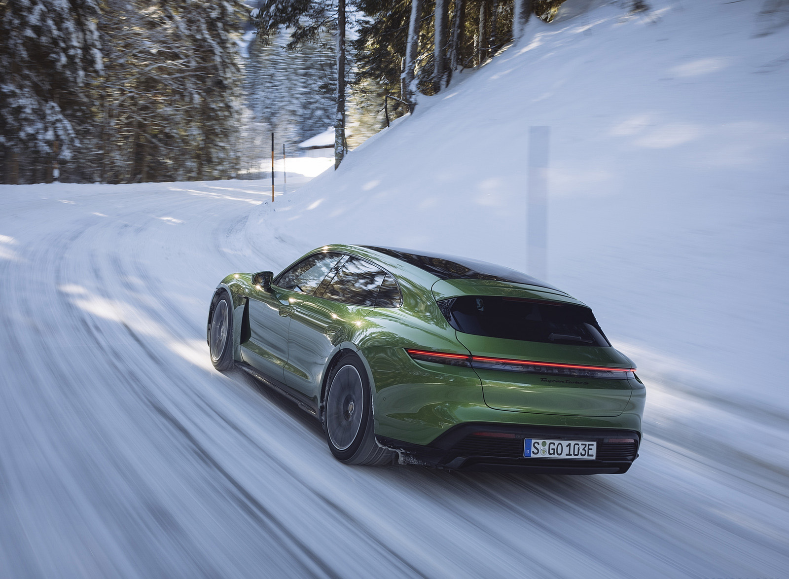 2022 Porsche Taycan Turbo S Sport Turismo (Color: Mamba Green Metallic) Rear Three-Quarter Wallpapers (2)