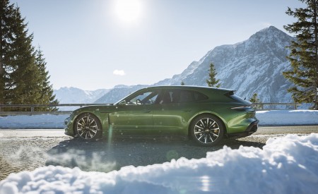 2022 Porsche Taycan Turbo S Sport Turismo (Color: Mamba Green Metallic) Side Wallpapers 450x275 (15)