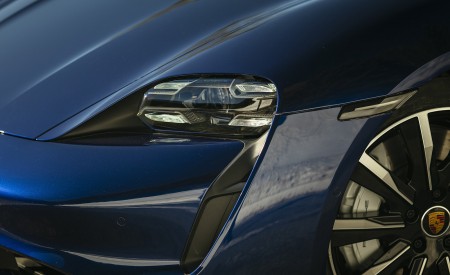 2022 Porsche Taycan Turbo Sport Turismo (Color: Gentian Blue Metallic) Headlight Wallpapers 450x275 (11)