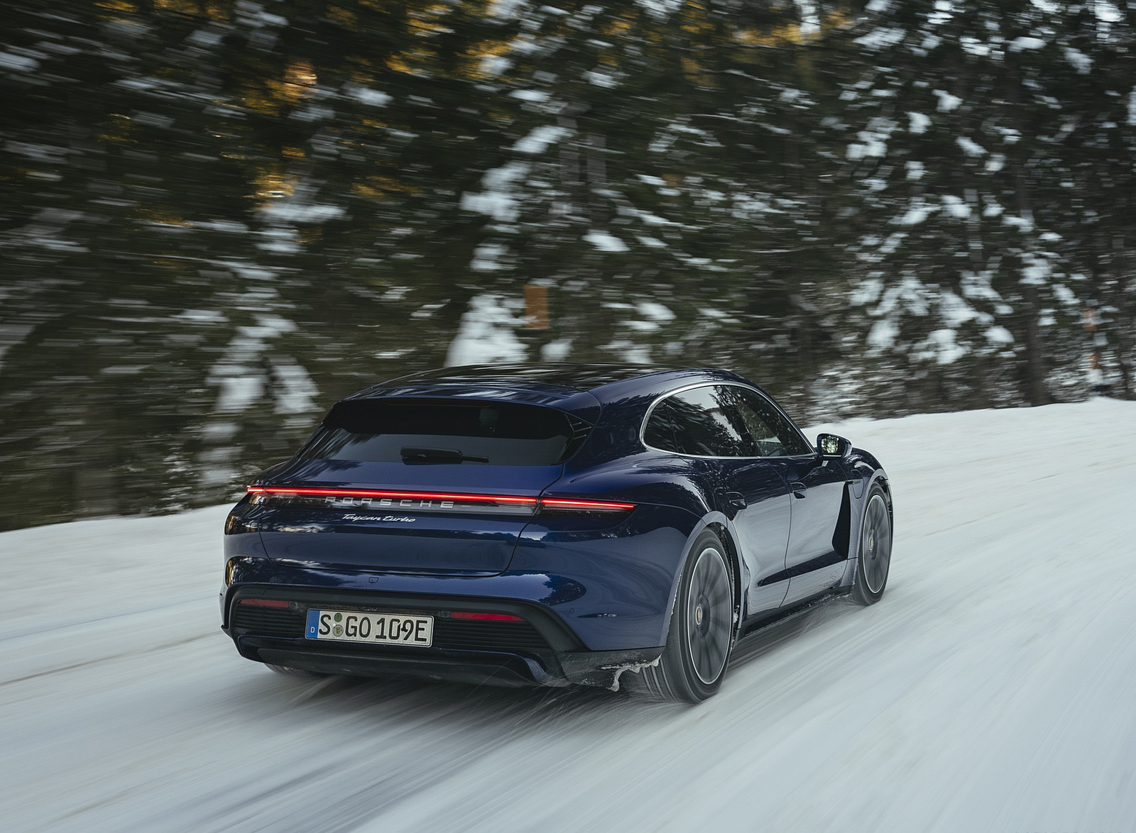 2022 Porsche Taycan Turbo Sport Turismo (Color: Gentian Blue Metallic) Rear Wallpapers #6 of 19