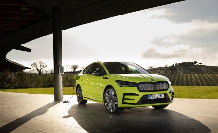 2022 Škoda ENYAQ Coupe RS iV Front Three-Quarter Wallpapers 450x275 (77)