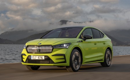 2022 Škoda ENYAQ Coupe RS iV Front Three-Quarter Wallpapers 450x275 (42)