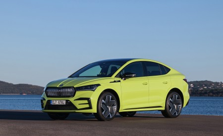 2022 Škoda ENYAQ Coupe RS iV Front Three-Quarter Wallpapers 450x275 (55)