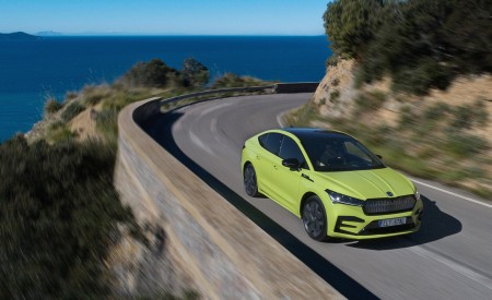 2022 Škoda ENYAQ Coupe RS iV Front Three-Quarter Wallpapers 450x275 (31)