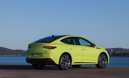 2022 Škoda ENYAQ Coupe RS iV Rear Three-Quarter Wallpapers 450x275 (56)