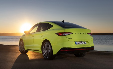 2022 Škoda ENYAQ Coupe RS iV Rear Three-Quarter Wallpapers 450x275 (67)
