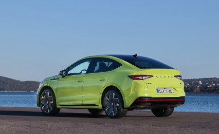 2022 Škoda ENYAQ Coupe RS iV Rear Three-Quarter Wallpapers 450x275 (57)