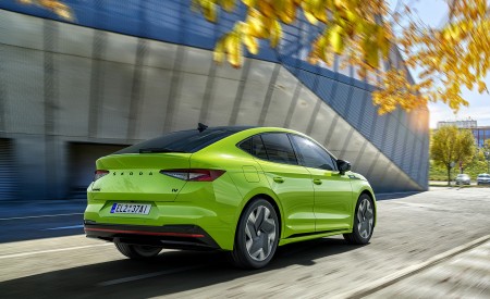 2022 Škoda ENYAQ Coupe RS iV Rear Three-Quarter Wallpapers 450x275 (2)