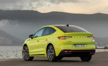 2022 Škoda ENYAQ Coupe RS iV Rear Three-Quarter Wallpapers 450x275 (73)