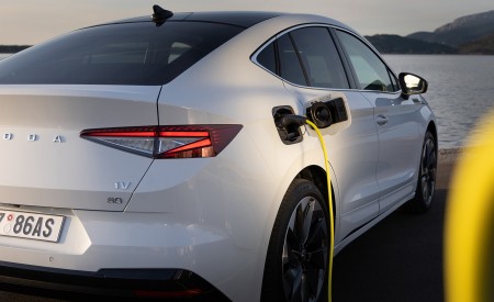 2022 Škoda ENYAQ Coupe iV (Color: Moon White) Charging Connector Wallpapers 450x275 (44)