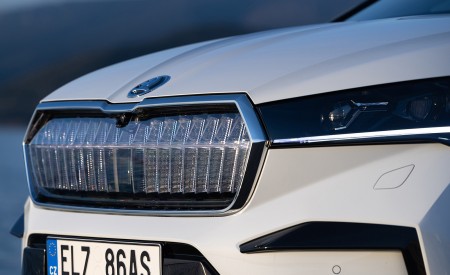 2022 Škoda ENYAQ Coupe iV (Color: Moon White) Detail Wallpapers 450x275 (42)